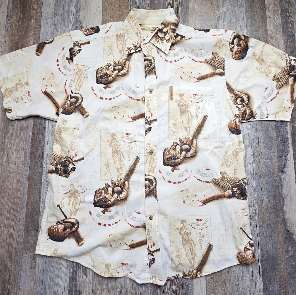 Clearwater Outfitters Men's Medium Short Sleeve Button Down Shirt Baseball theme